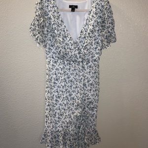 Floral white flowy dress woman’s size S